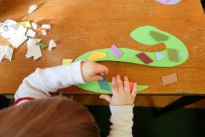 hanging snakes - toddler craft - under construction