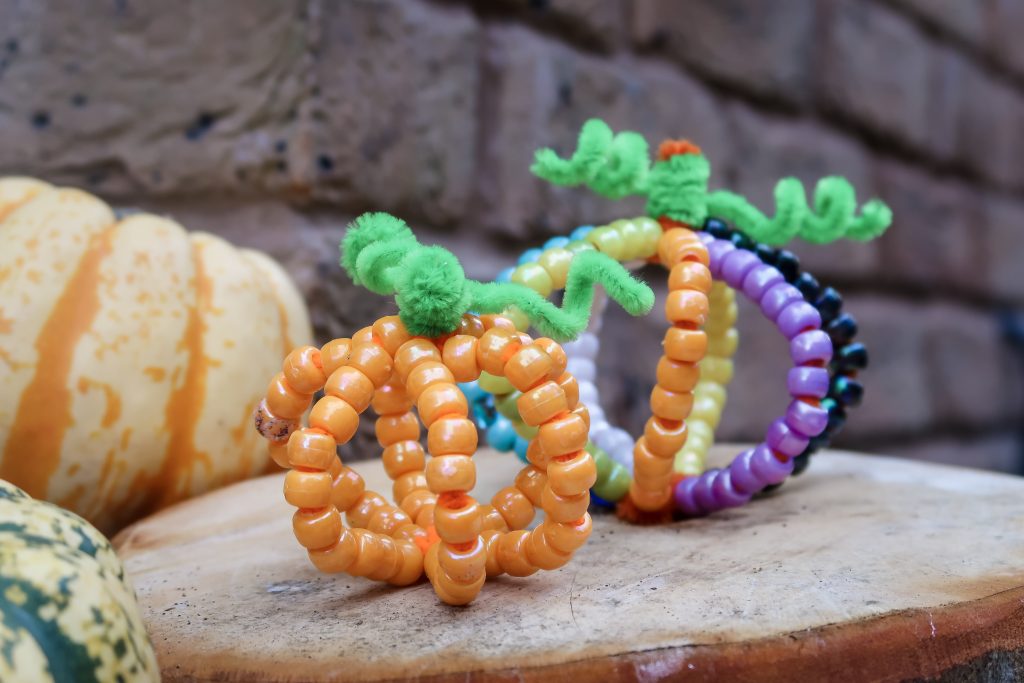 the finished pony bead pumpkins