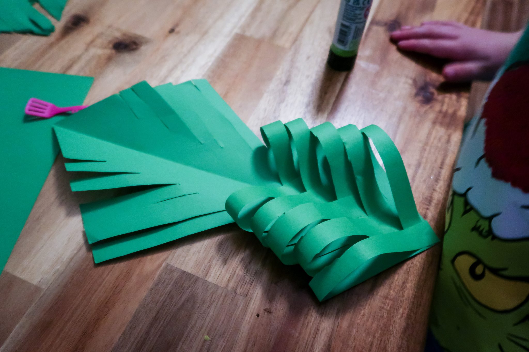 christmas-crafts-how-to-make-a-paper-christmas-tree-tippytupps